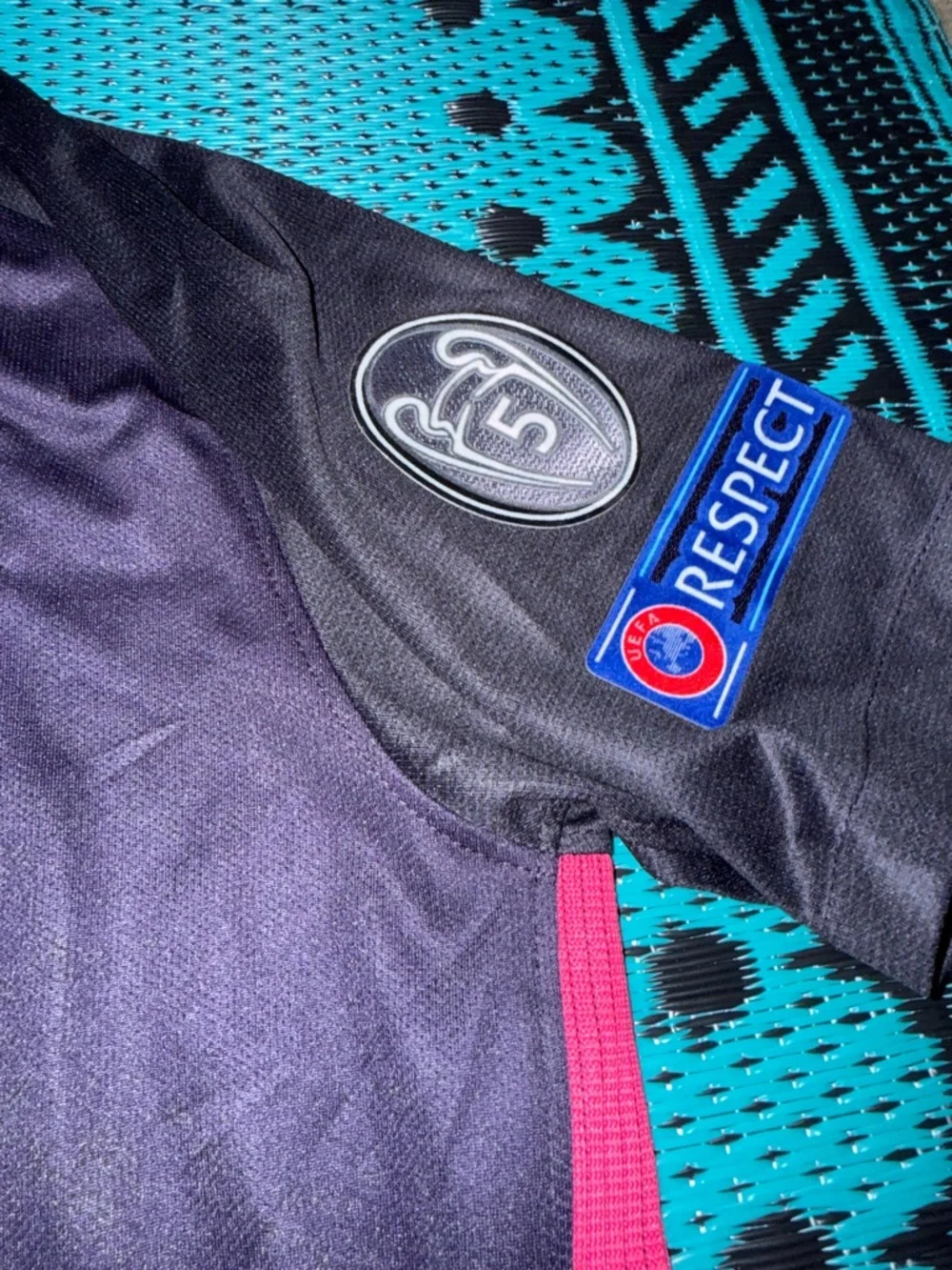 FC Barcelona Lionel Messi 16-17 Champions League (UCL) Away Kit/Jersey (Medium) - Picture 5 of 5